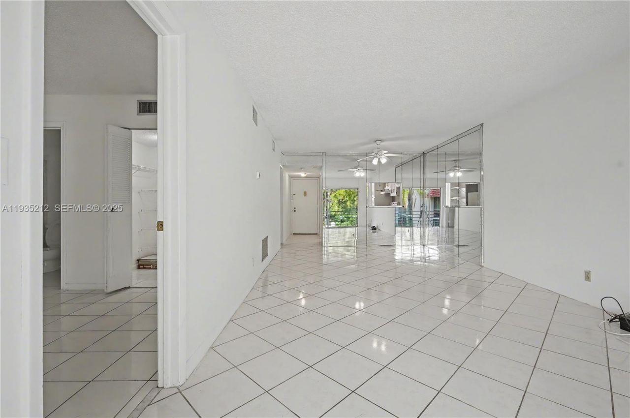 3501 Inverrary Dr, Unit 204, Lauderhill, FL 33319 Photo