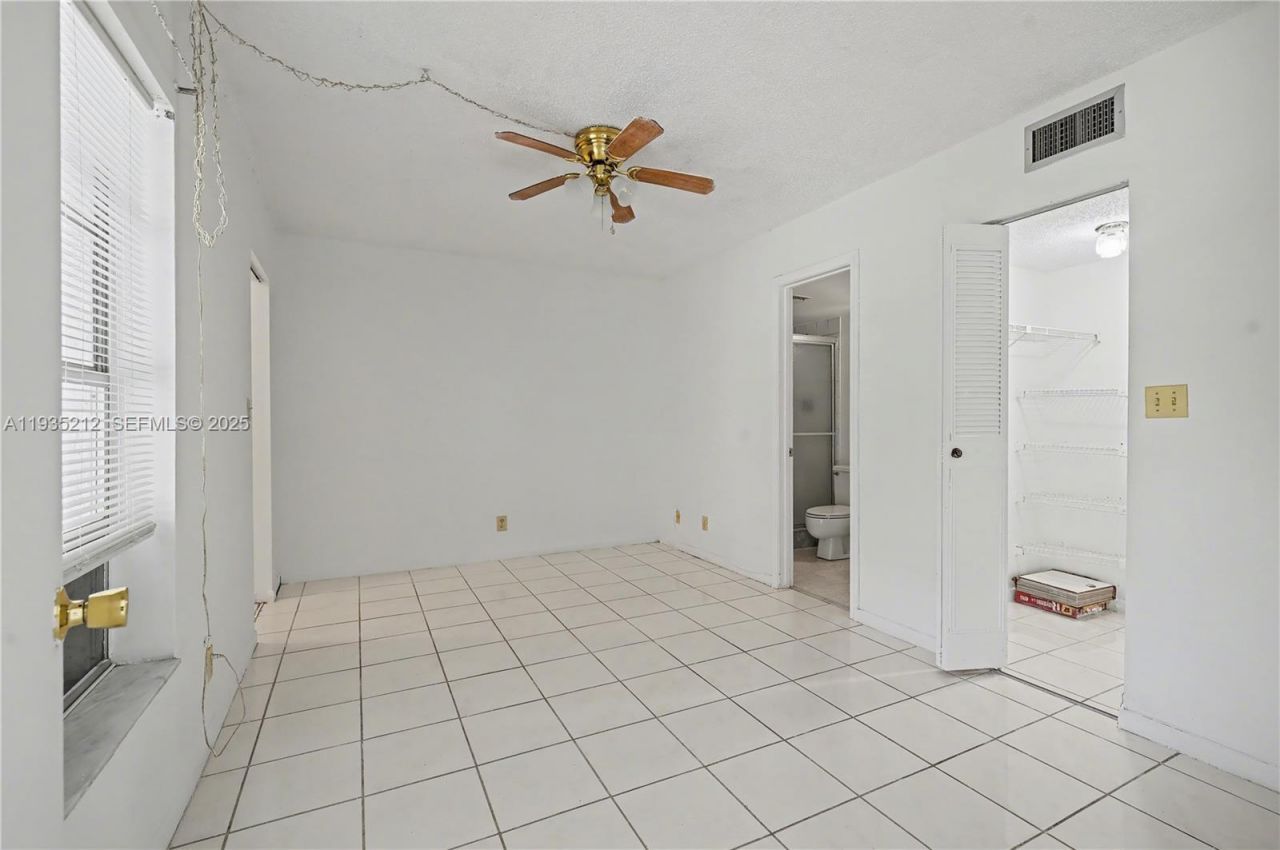 3501 Inverrary Dr, Unit 204, Lauderhill, FL 33319 Photo