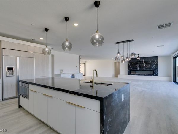 8741 Grand Pass Court, Las Vegas, NV 89113