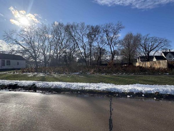 422 8th Street, Rock Island, IL 61201