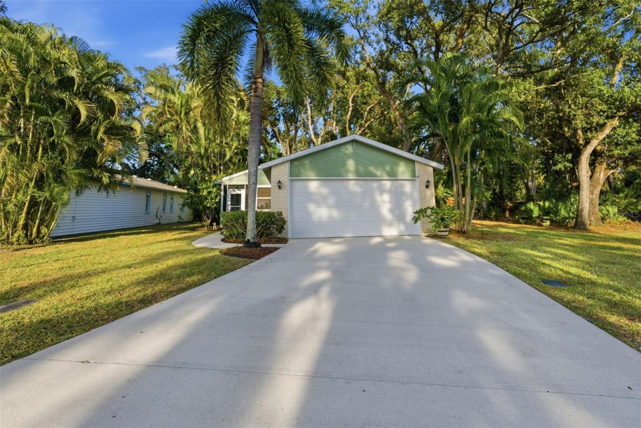 331 Bearded Oaks Circle, Sarasota, FL 34232 Photo