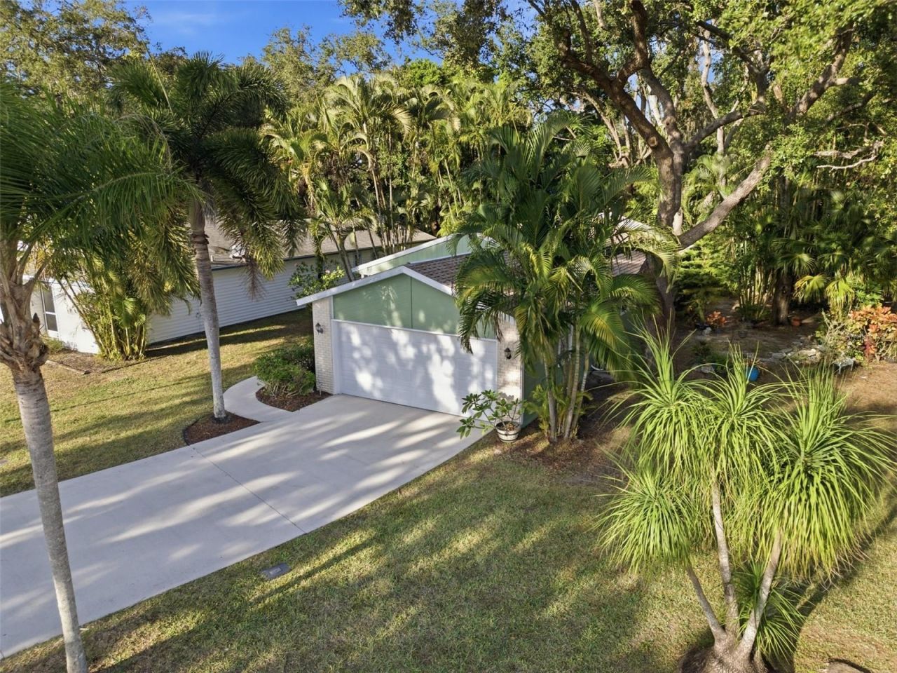 331 Bearded Oaks Circle, Sarasota, FL 34232 Photo