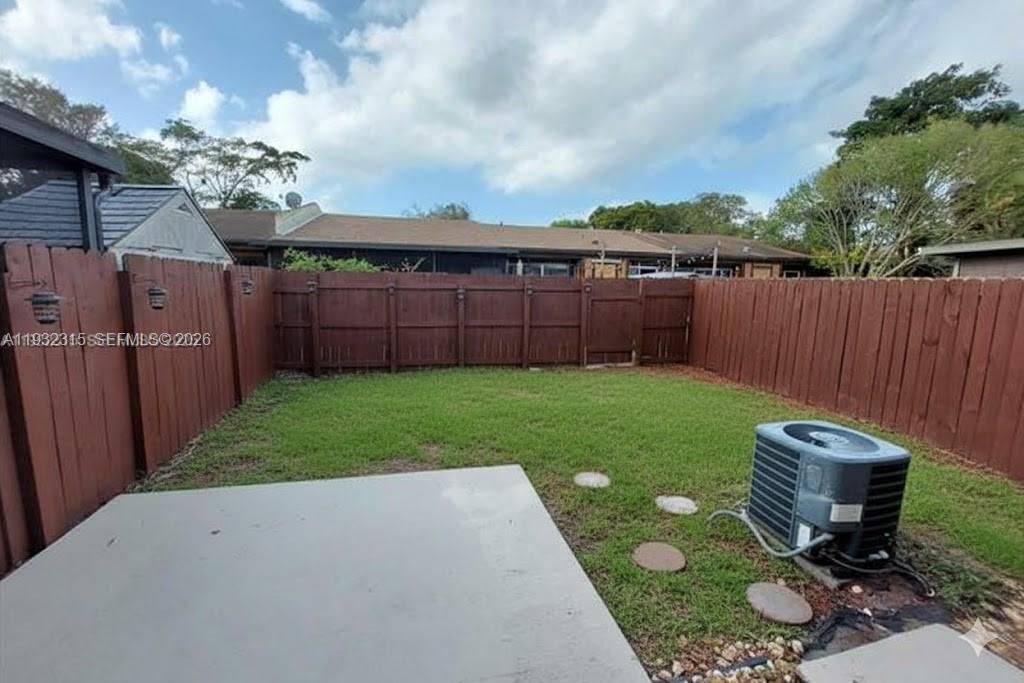 2320 Elm Ct, Pembroke Pines, FL 33026 Photo