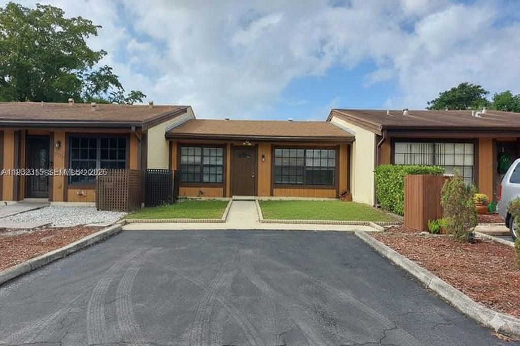 2320 Elm Ct, Pembroke Pines, FL 33026 Photo