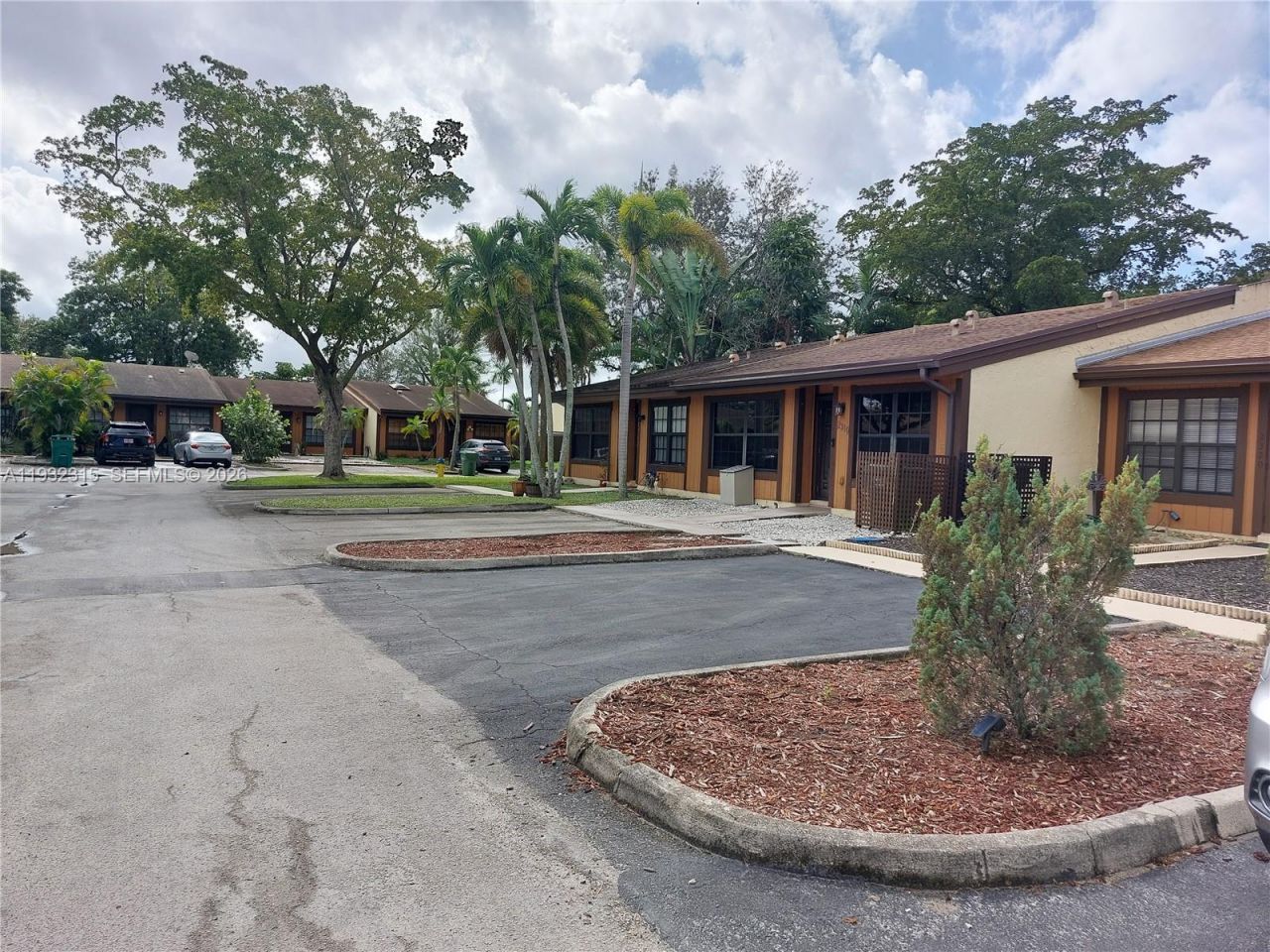 2320 Elm Ct, Pembroke Pines, FL 33026 Photo