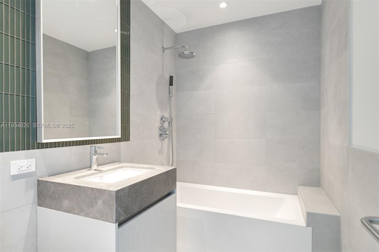 500 Alton Rd, Unit 3905, Miami Beach, FL 33139 Photo