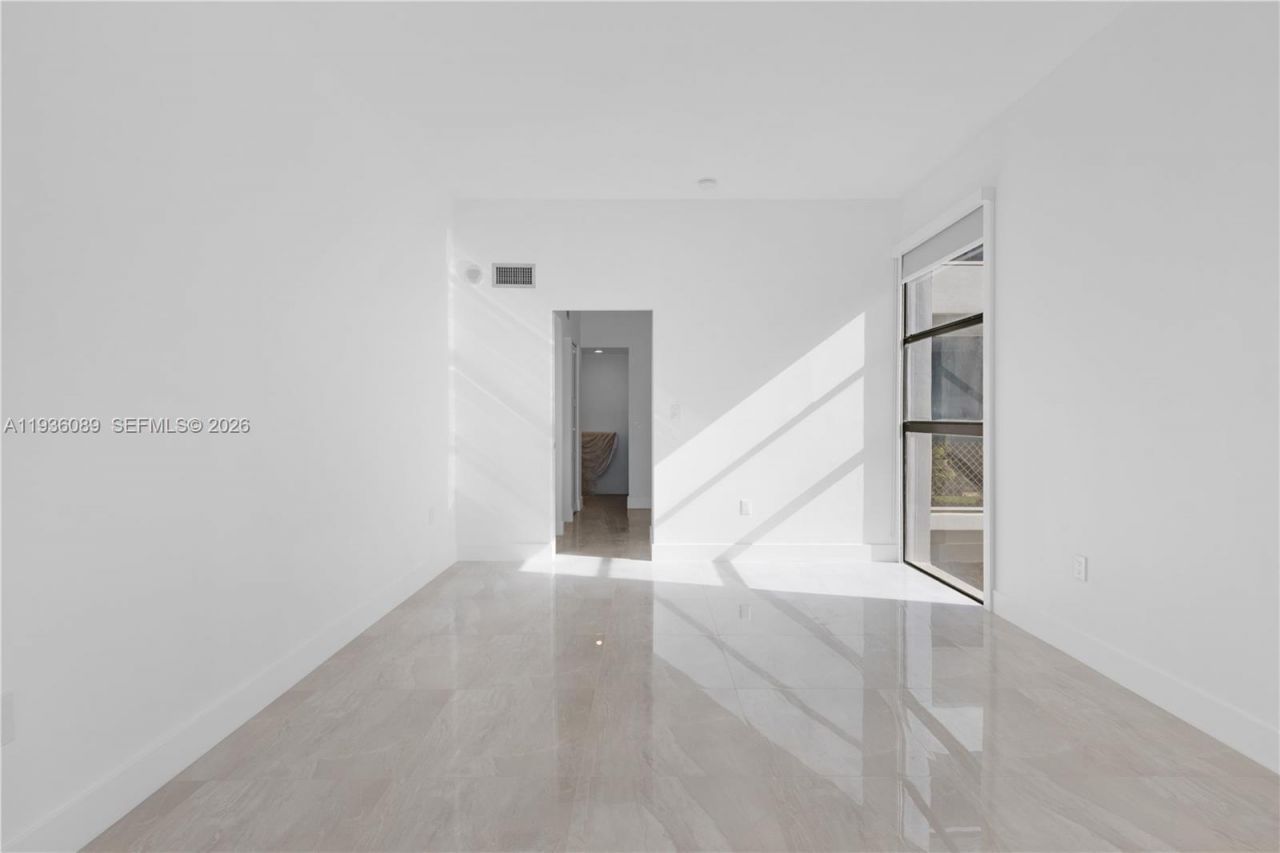 3731 N Country Club Dr , Unit 124, Aventura, FL 33180 Photo