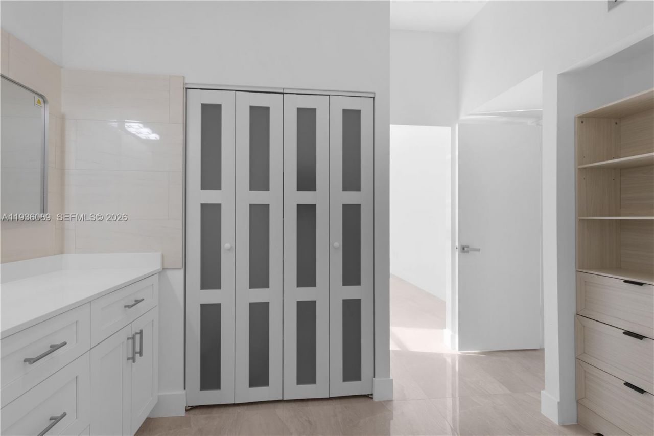 3731 N Country Club Dr , Unit 124, Aventura, FL 33180 Photo