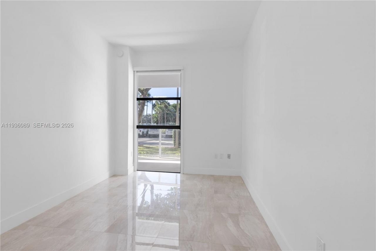 3731 N Country Club Dr , Unit 124, Aventura, FL 33180 Photo