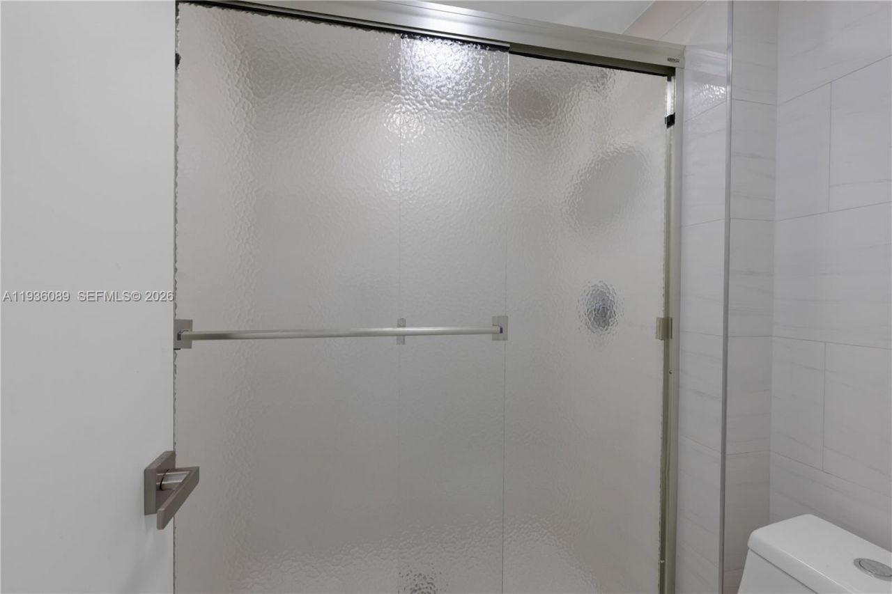 3731 N Country Club Dr , Unit 124, Aventura, FL 33180 Photo