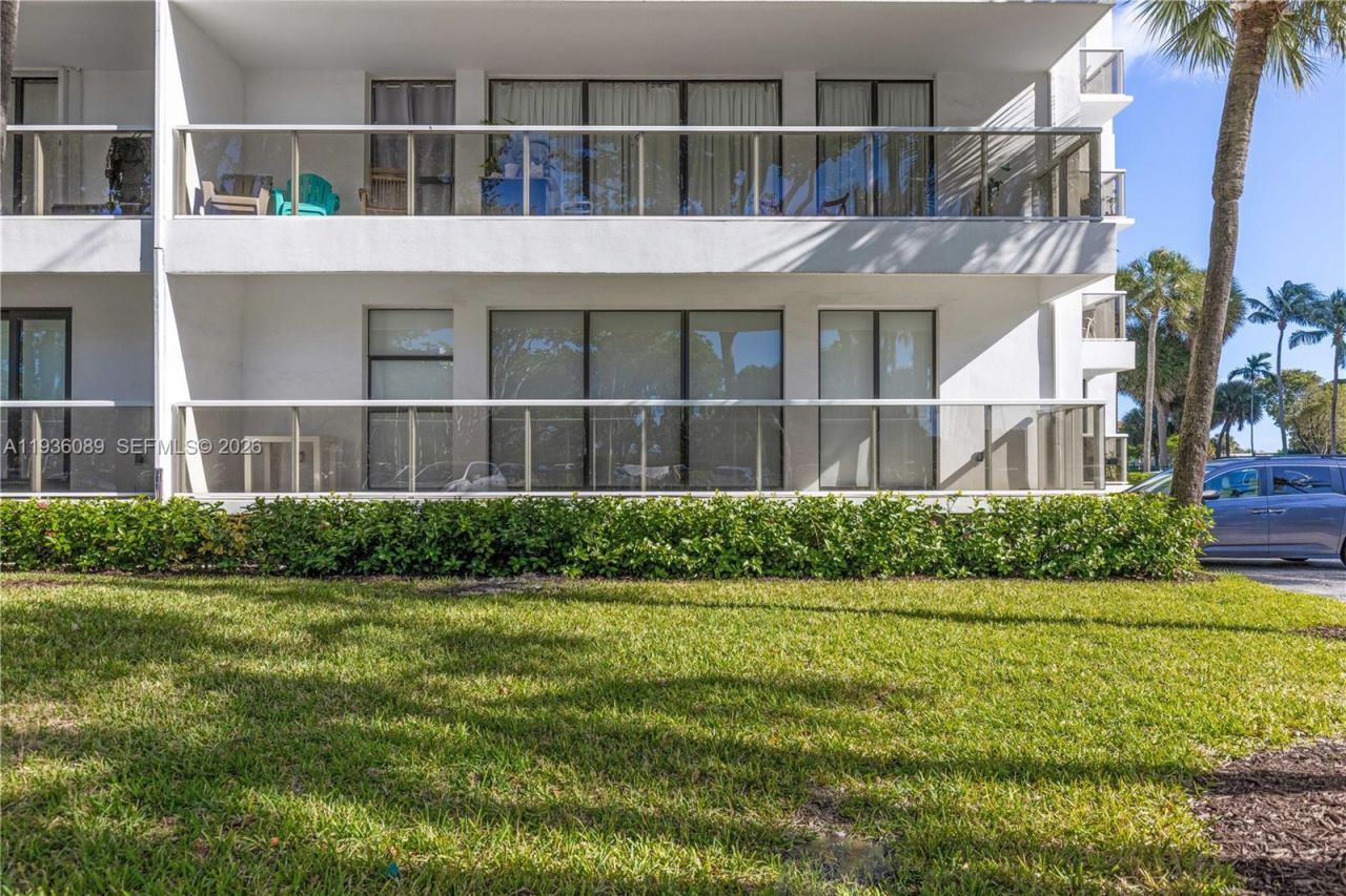 3731 N Country Club Dr , Unit 124, Aventura, FL 33180 Photo
