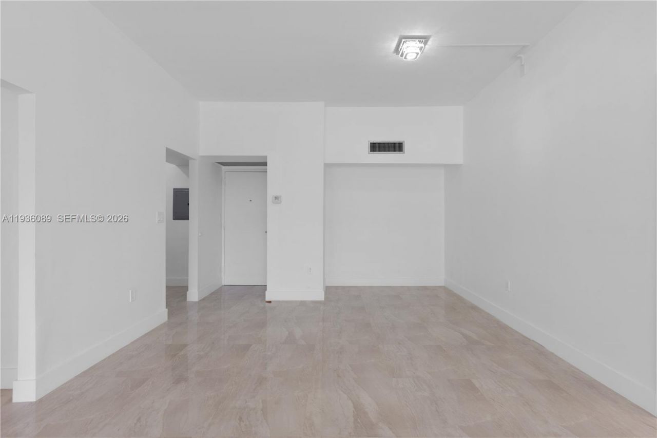 3731 N Country Club Dr , Unit 124, Aventura, FL 33180 Photo