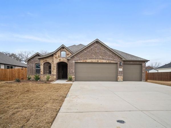 618 Kyle Drive, Tioga, TX 76271