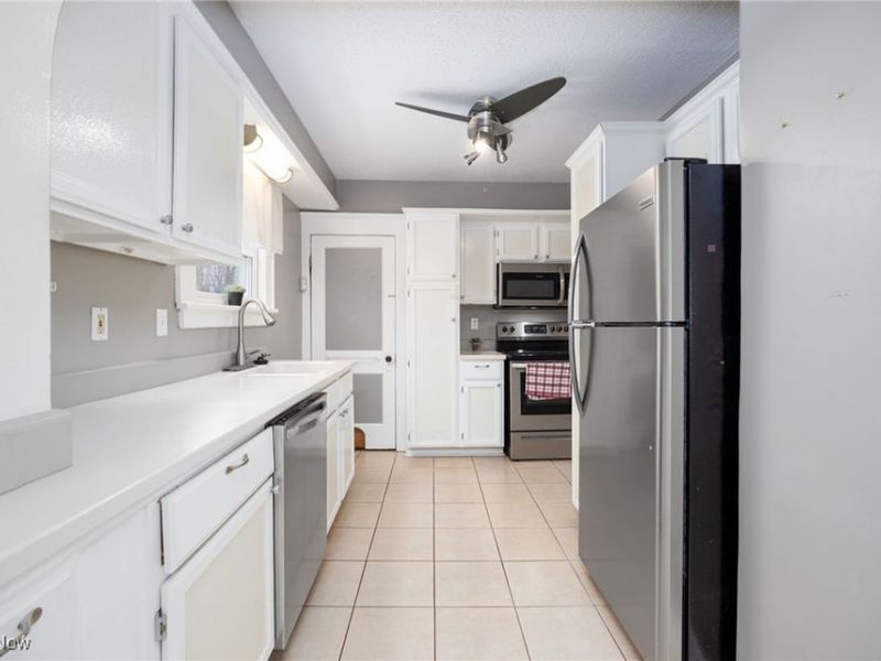 946 Falls Avenue, Cuyahoga Falls, OH 44221 Photo 3