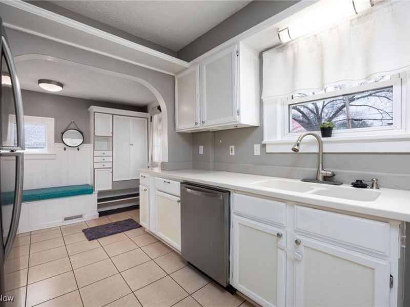 946 Falls Avenue, Cuyahoga Falls, OH 44221 Photo 4