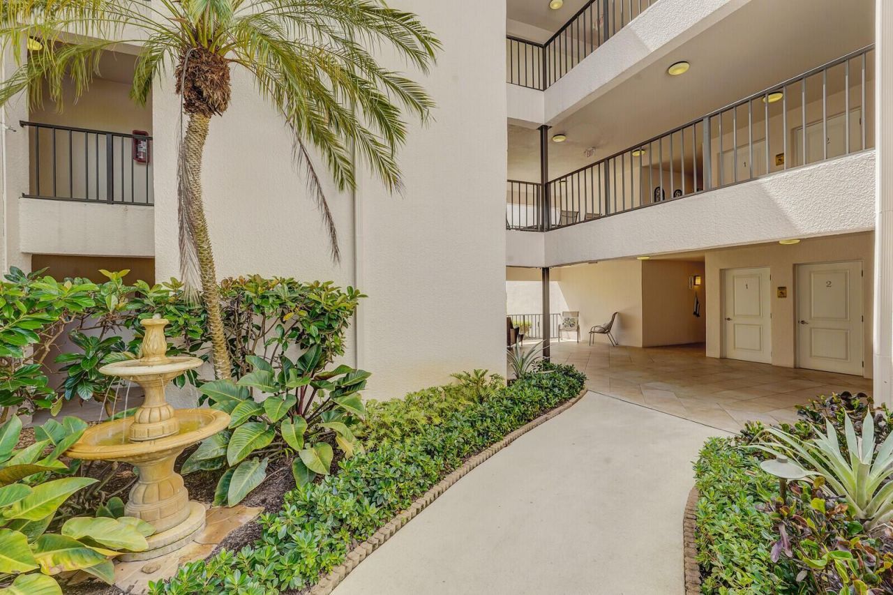 1660 Twelve Oaks Way, Unit 101 &, North Palm Beach, FL 33408 Photo