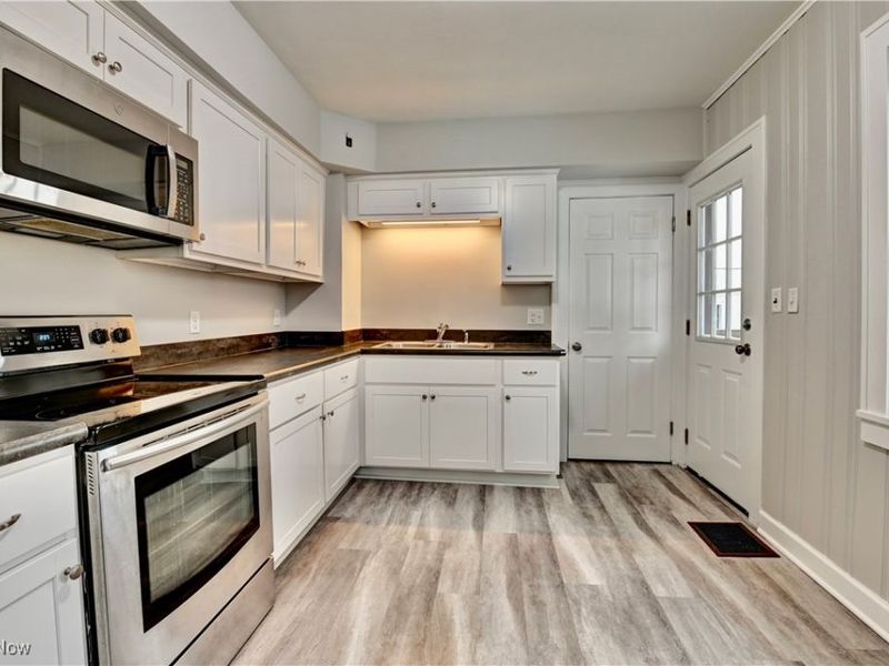 549 Redwood Street SW, Beach City, OH 44608 Photo 15