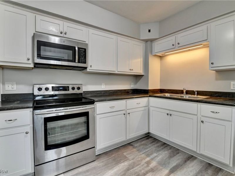 549 Redwood Street SW, Beach City, OH 44608 Photo 16