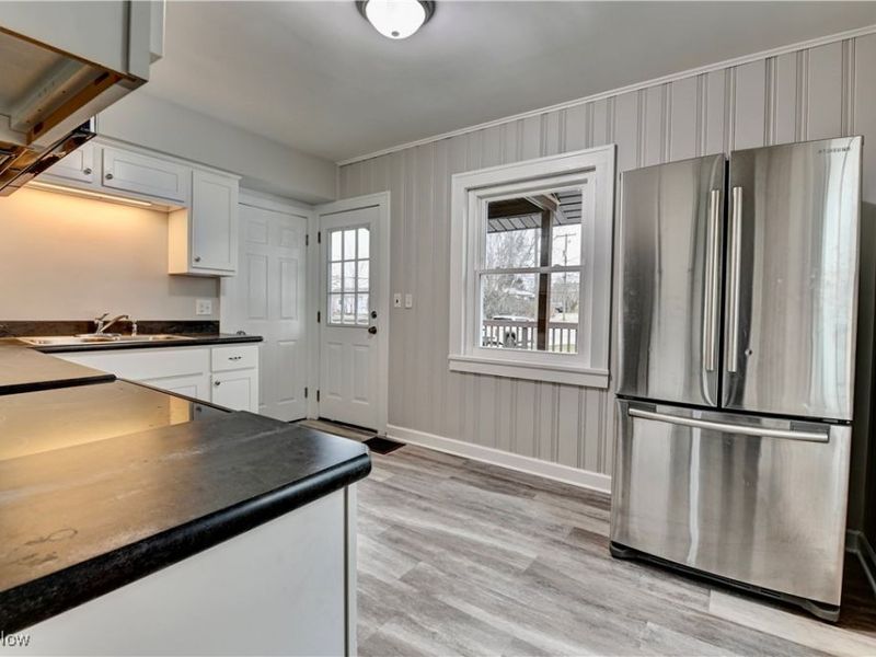 549 Redwood Street SW, Beach City, OH 44608 Photo 17