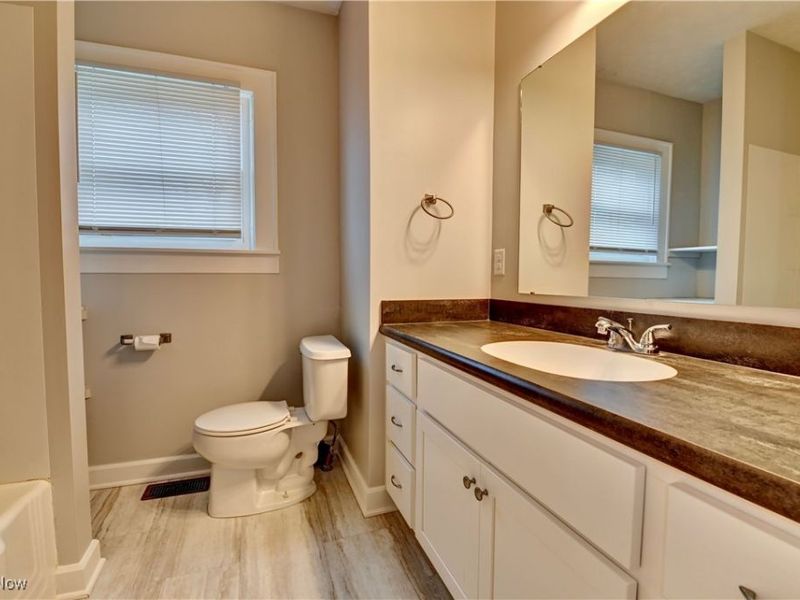 549 Redwood Street SW, Beach City, OH 44608 Photo 24