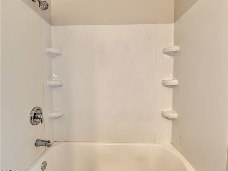 549 Redwood Street SW, Beach City, OH 44608 Photo 25