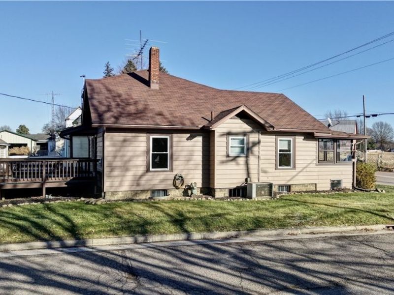 549 Redwood Street SW, Beach City, OH 44608 Photo 3