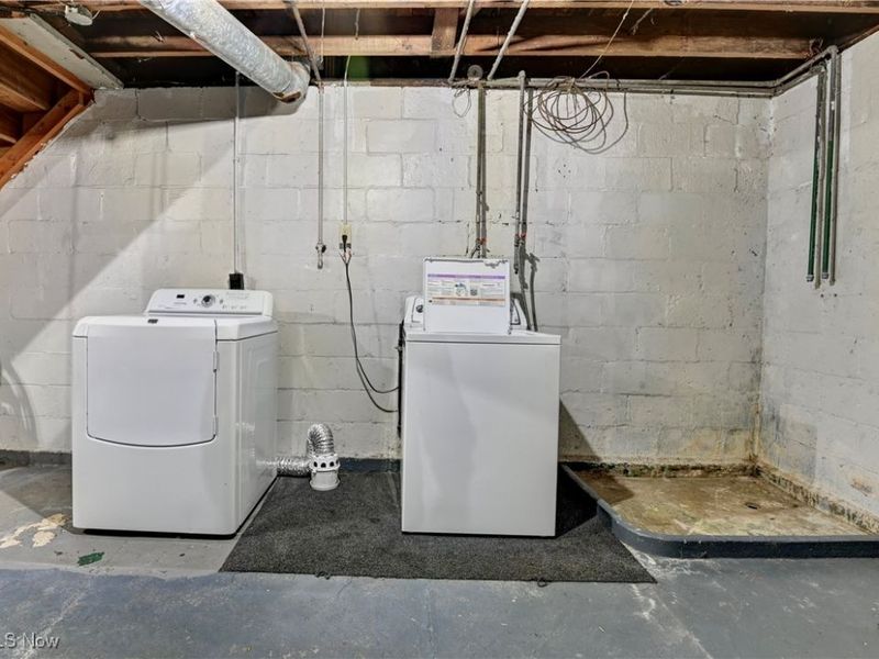 549 Redwood Street SW, Beach City, OH 44608 Photo 34