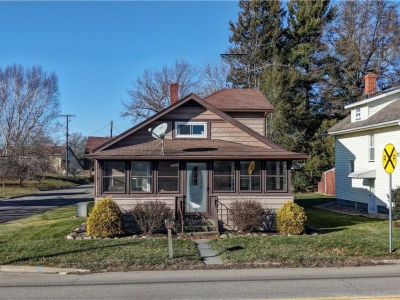 549 Redwood Street SW, Beach City, OH 44608 Photo 4