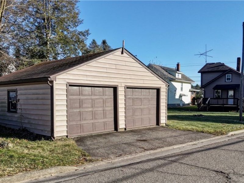 549 Redwood Street SW, Beach City, OH 44608 Photo 9