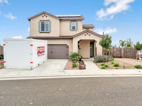 888 Descanso Ave, Clovis, CA 93619