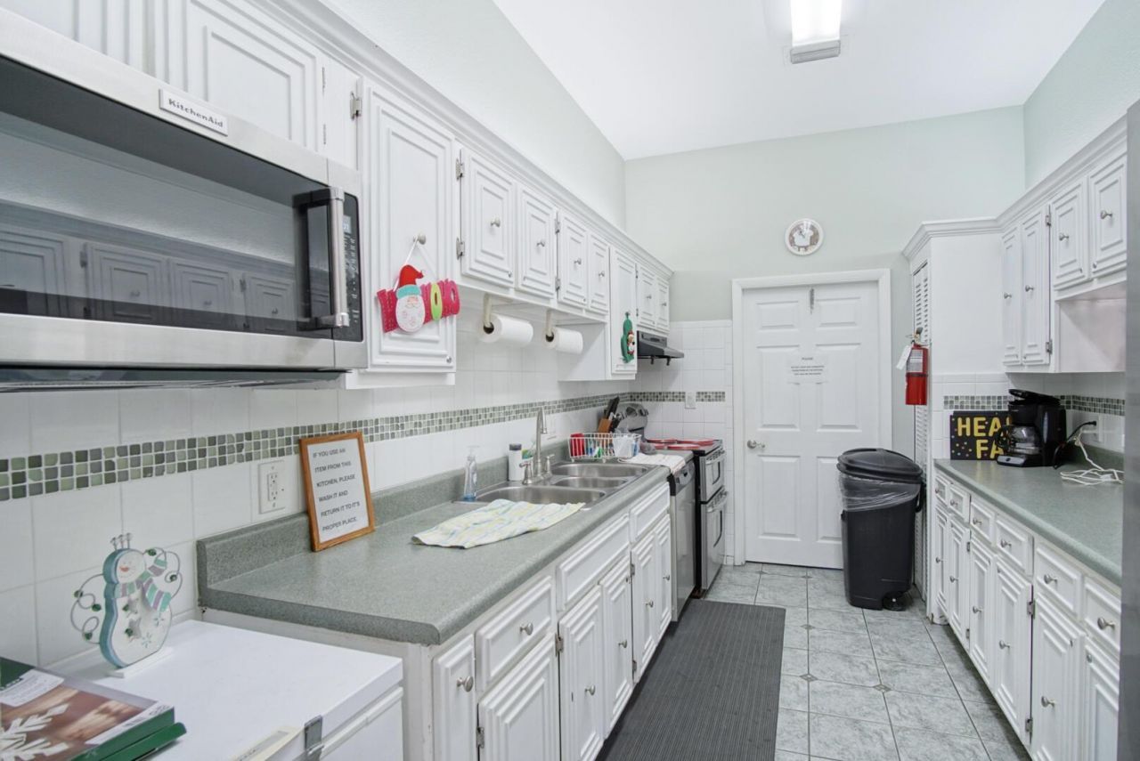 1203 S Lakes End Drive, Unit E-2, Fort Pierce, FL 34982 Photo