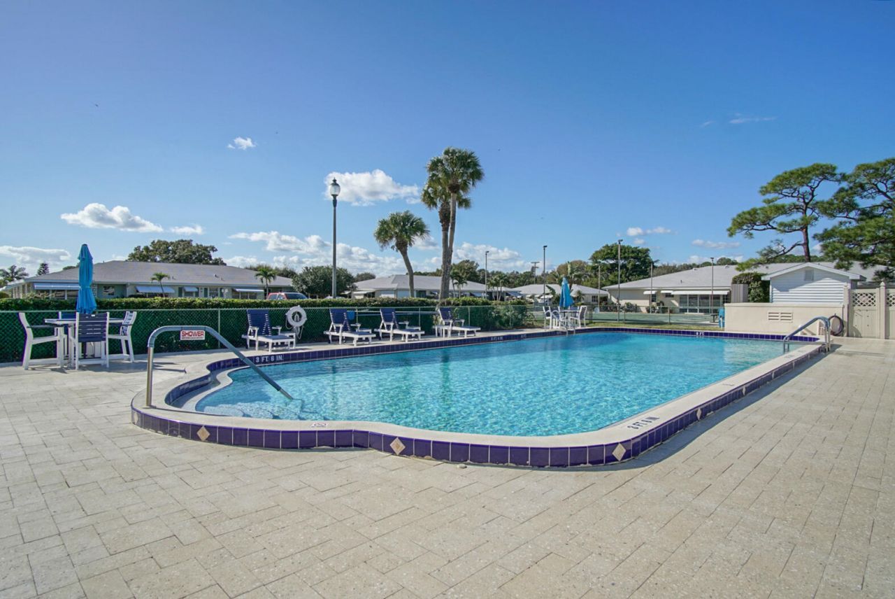 1203 S Lakes End Drive, Unit E-2, Fort Pierce, FL 34982 Photo