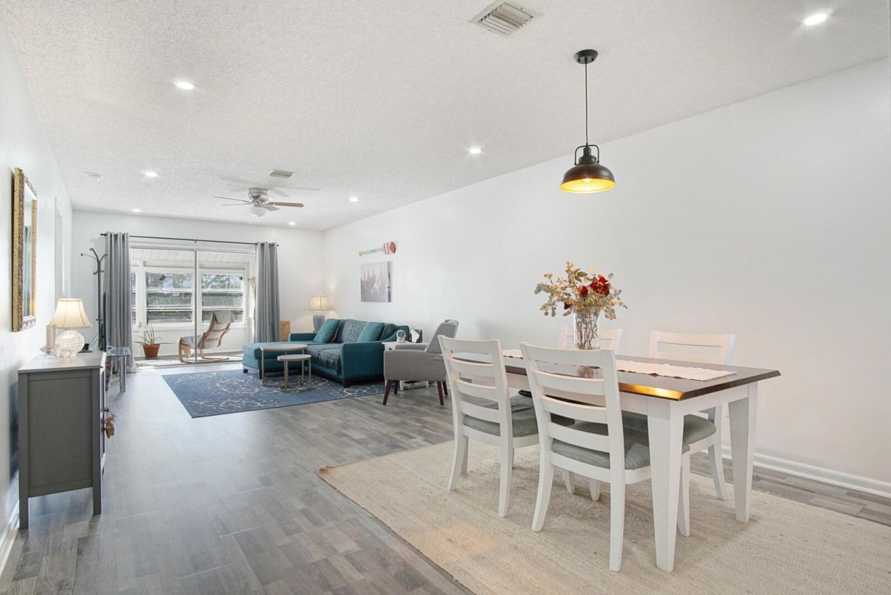 1203 S Lakes End Drive, Unit E-2, Fort Pierce, FL 34982 Photo