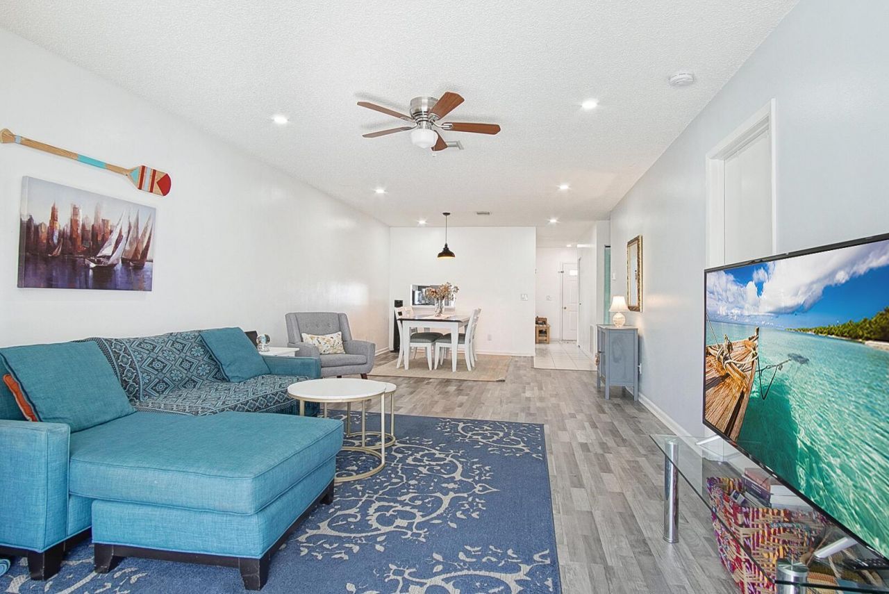 1203 S Lakes End Drive, Unit E-2, Fort Pierce, FL 34982 Photo