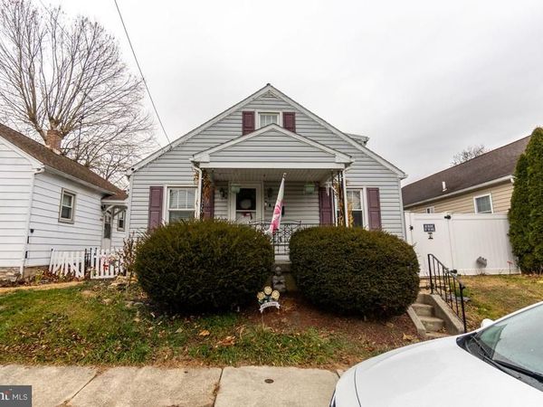62 MCKINLEY AVENUE, HANOVER, PA 17331