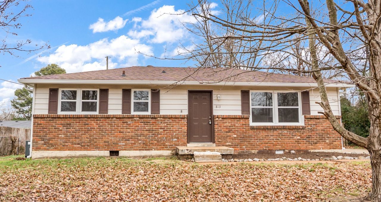 813 Country Club Dr, Clarksville, TN 37043 Main Photo