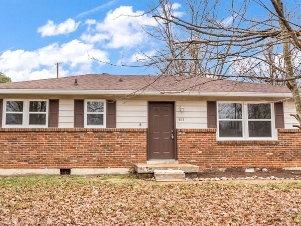 813 Country Club Dr, Clarksville, TN 37043