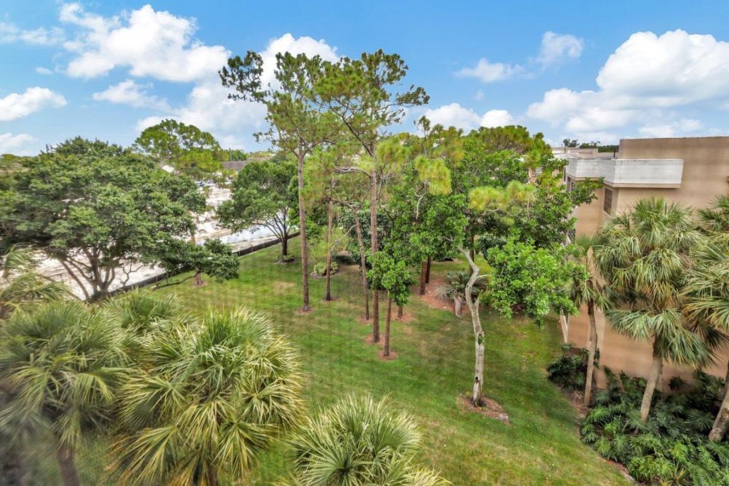 4700 W Lucerne Lakes Boulevard W, Unit 507, Lake Worth, FL 33467 Photo