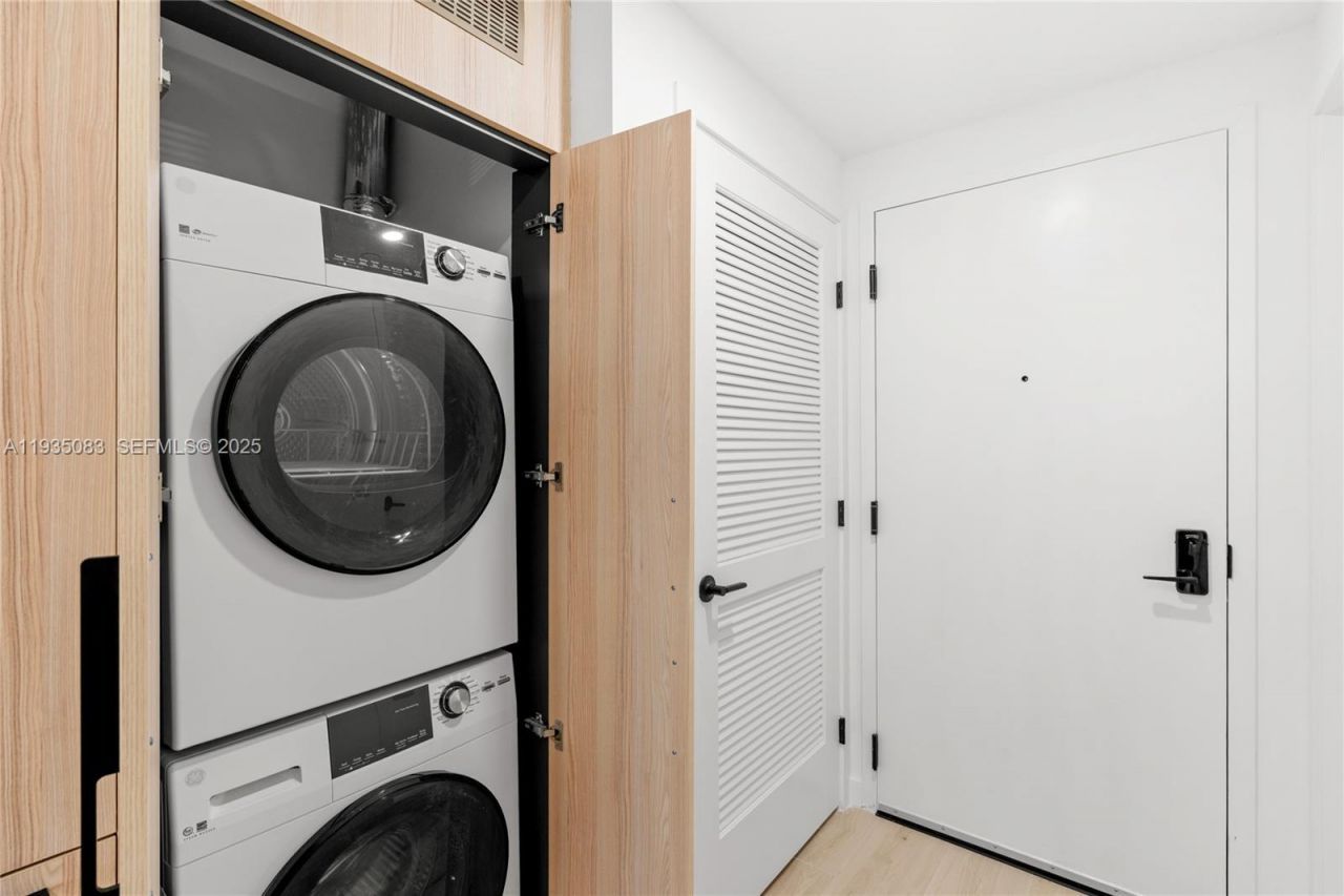 225 N Miami Ave, Unit 2012, Miami, FL 33132 Photo