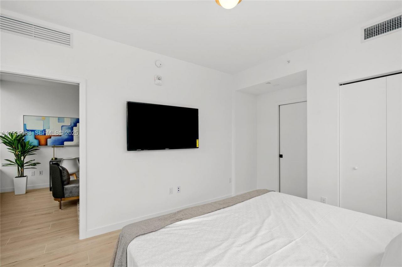 225 N Miami Ave, Unit 2012, Miami, FL 33132 Photo