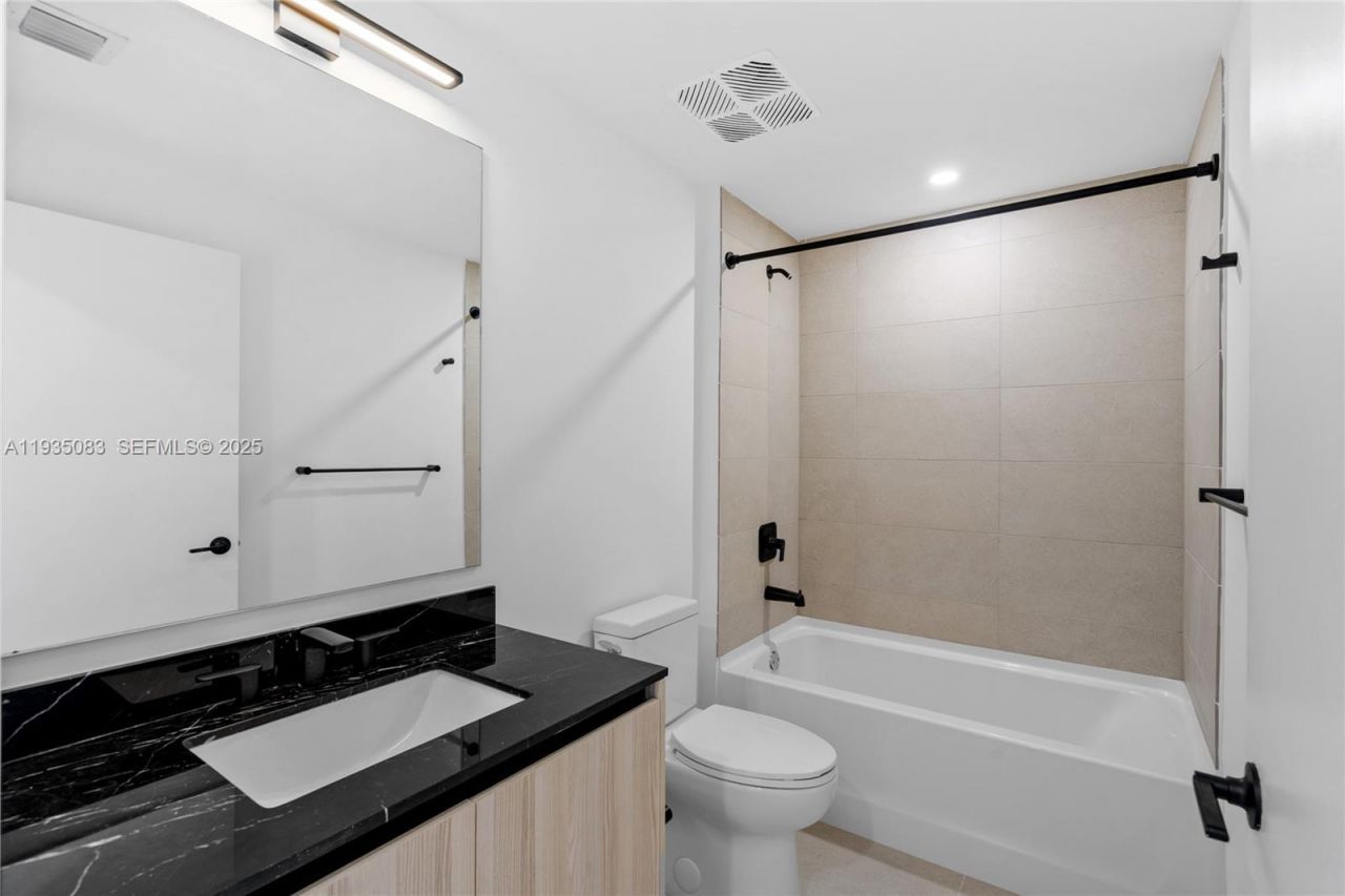 225 N Miami Ave, Unit 2012, Miami, FL 33132 Photo