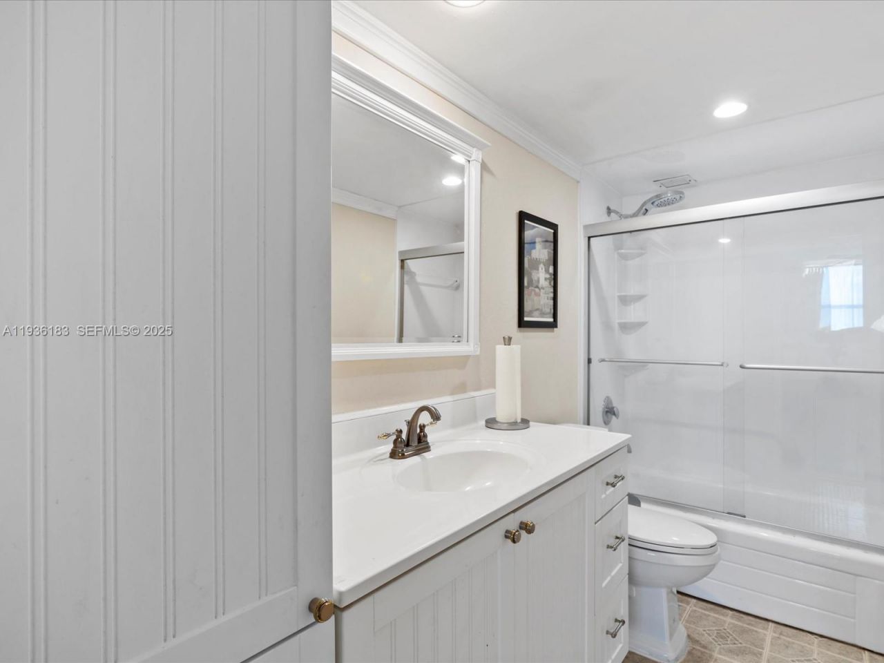 437 NE Golden Isles Dr, Unit 9H, Hallandale Beach, FL 33009 Photo