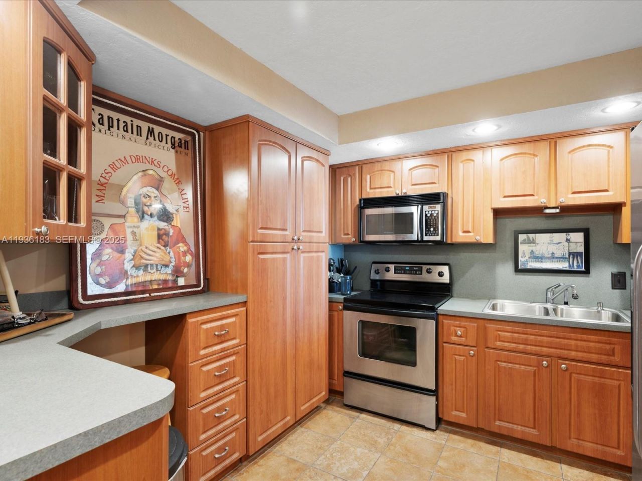 437 NE Golden Isles Dr, Unit 9H, Hallandale Beach, FL 33009 Photo