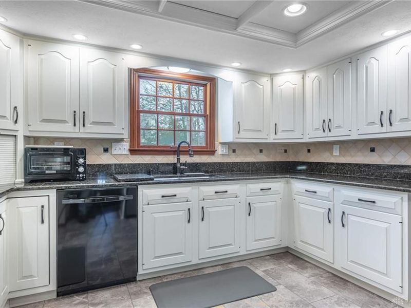 5018 Lausanne Drive, Centerville, OH 45458 Photo 11