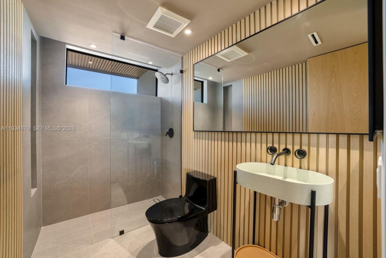 641 Flamingo Dr, Fort Lauderdale, FL 33301 Photo