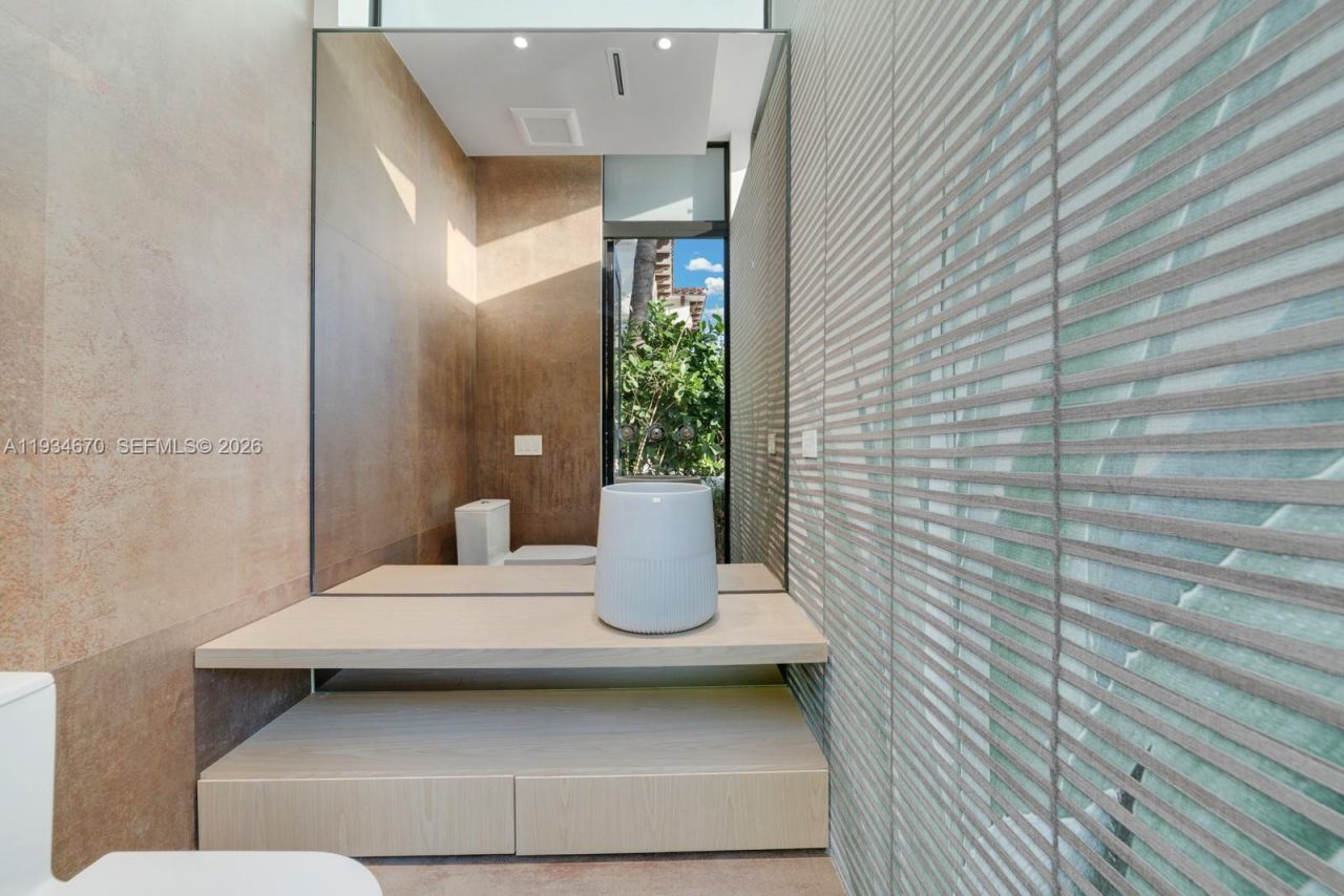 641 Flamingo Dr, Fort Lauderdale, FL 33301 Photo