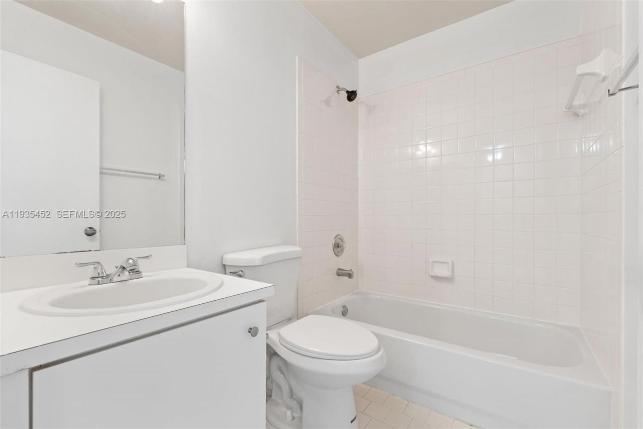 13925 SW 175th Ter, Miami, FL 33177 Photo