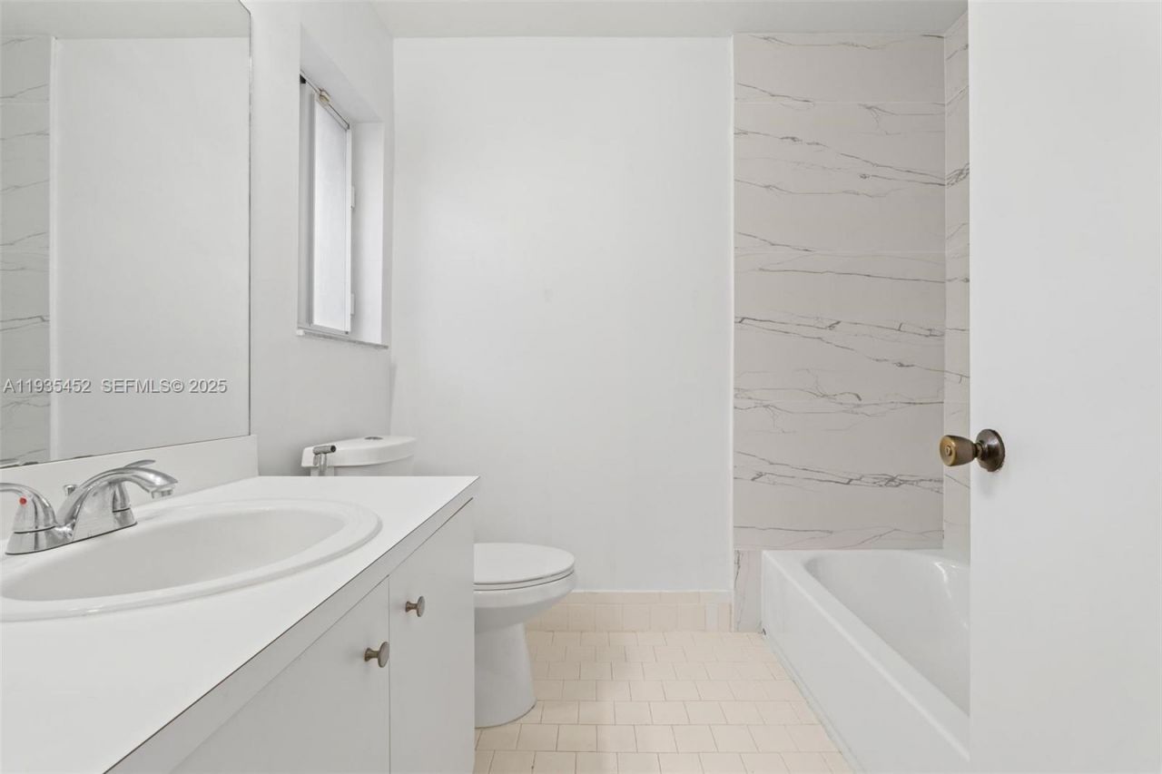 13925 SW 175th Ter, Miami, FL 33177 Photo