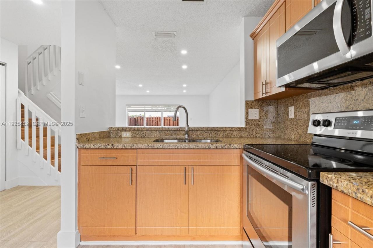 13925 SW 175th Ter, Miami, FL 33177 Photo