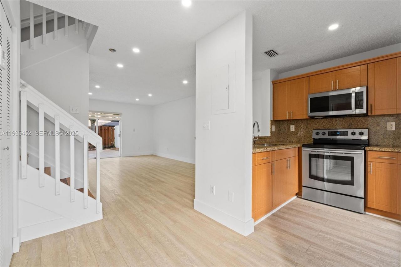 13925 SW 175th Ter, Miami, FL 33177 Photo